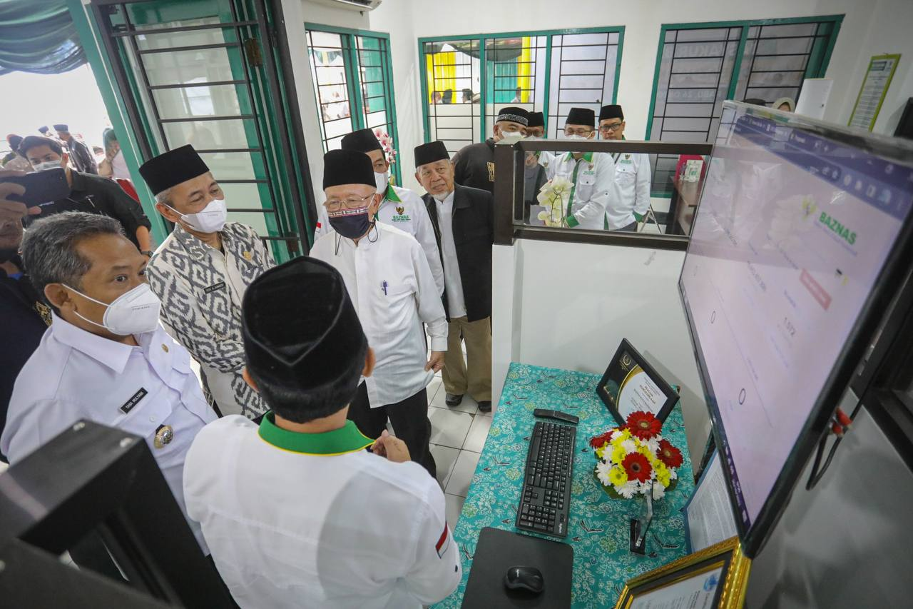 Pelayanan zakat, infaq, dan sedekah (ZIS) semakin meluas dengan hadirnya kantor baru Baznas Kota Bandung di Jalan Pelajar Pejuang 45 No.10. Kantor ini merupakan fasilitas yang diberikan Pemerintah Kota (Pemkot) Bandung pada Badan Amil Zakat Nasional (Baznas).