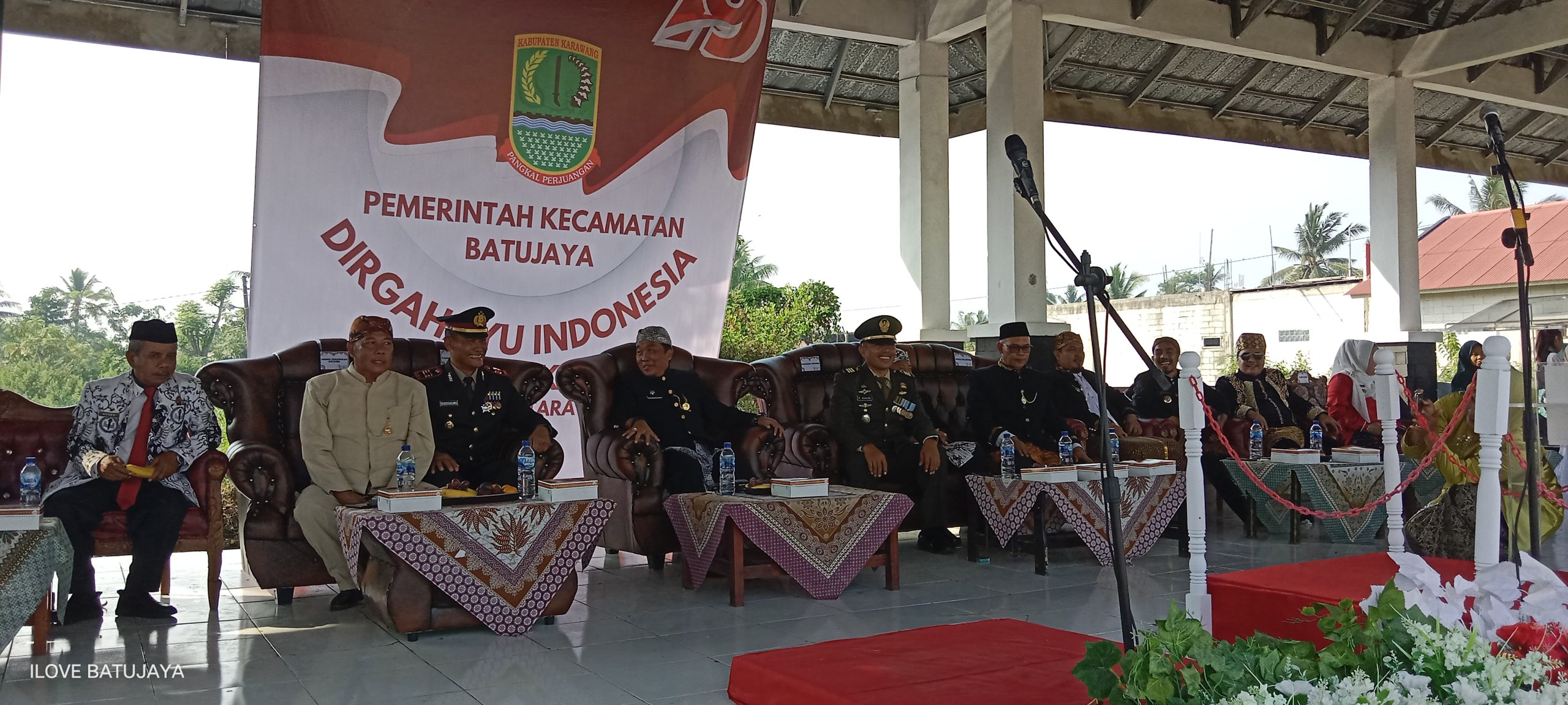 filter: 0; jpegRotation: 0; fileterIntensity: 0.000000; filterMask: 0; module:1facing:0; 
hw-remosaic: 0; 
touch: (-1.0, -1.0); 
modeInfo: ; 
sceneMode: Auto; 
cct_value: 0; 
AI_Scene: (-1, -1); 
aec_lux: 125.0; 
hist255: 0.0; 
hist252~255: 0.0; 
hist0~15: 0.0;