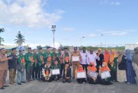 Plt. Asisten I Setda Biak Numfor, Fransisco Olla, didampingi Kepala Kemenag Biak Numfor dan Ketua LPTQ, menyambut hangat kafilah STQ XXVIII di Base Ops Lanud Manuhua Biak usai mengikuti lomba tingkat provinsi di Jayapura, Senin (16/6/2025).