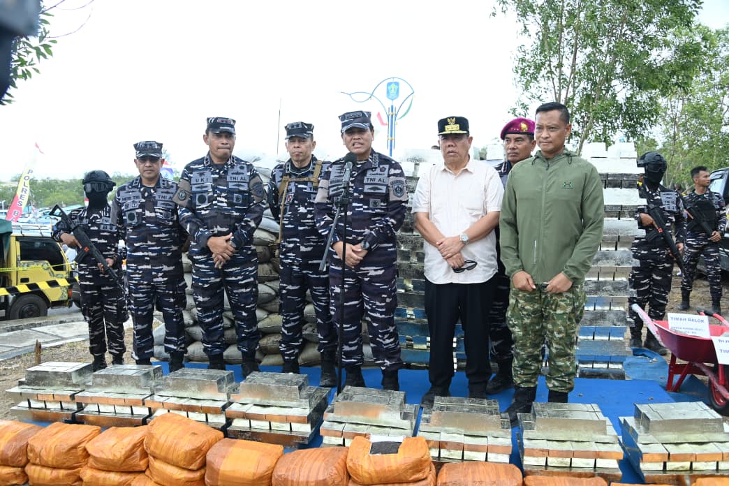 TNI AL GELAR LATIHAN ANTI AKSES DAN ANTI AMFIBI, SEKALIGUS PAMERKAN TANGKAPAN TIMAH DAN LOGAM TANAH JARANG SENILAI RP 173,6 MILYAR