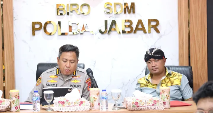 Putus Mata Rantai Tengkulak, Empat Jurus Polda Jabar Perkuat Ekosistem Jagung Diadopsi Mabes Polri  Sumber Artikel berjudul ” Putus Mata Rantai Tengkulak, Empat Jurus Polda Jabar Perkuat Ekosistem Jagung Diadopsi Mabes Polri “, selengkapnya dengan link: https://koran.pikiran-rakyat.com/news/pr-3039991041/putus-mata-rantai-tengkulak-empat-jurus-polda-jabar-perkuat-ekosistem-jagung-diadopsi-mabes-polri