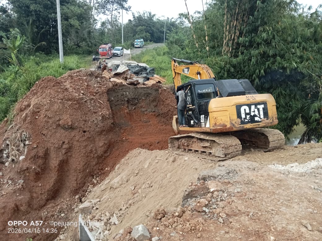 Akibat Longsor Jalan Penghubung Sebagai dan Muncang: PUPR Lebak Gerak Cepat Bangun Box Culvert
