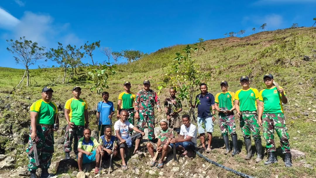 Yonarmed 12 Kostrad Laksanakan Karya Bakti Jaga Kelestarian Mata Air di Belu