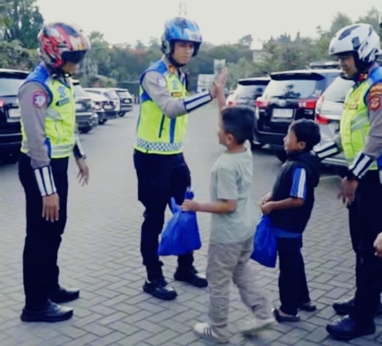Hadirkan Rasa Aman di Libur, “Police Rangers” Satlantas Cimahi Patroli di Kawasan Wisata Lembang