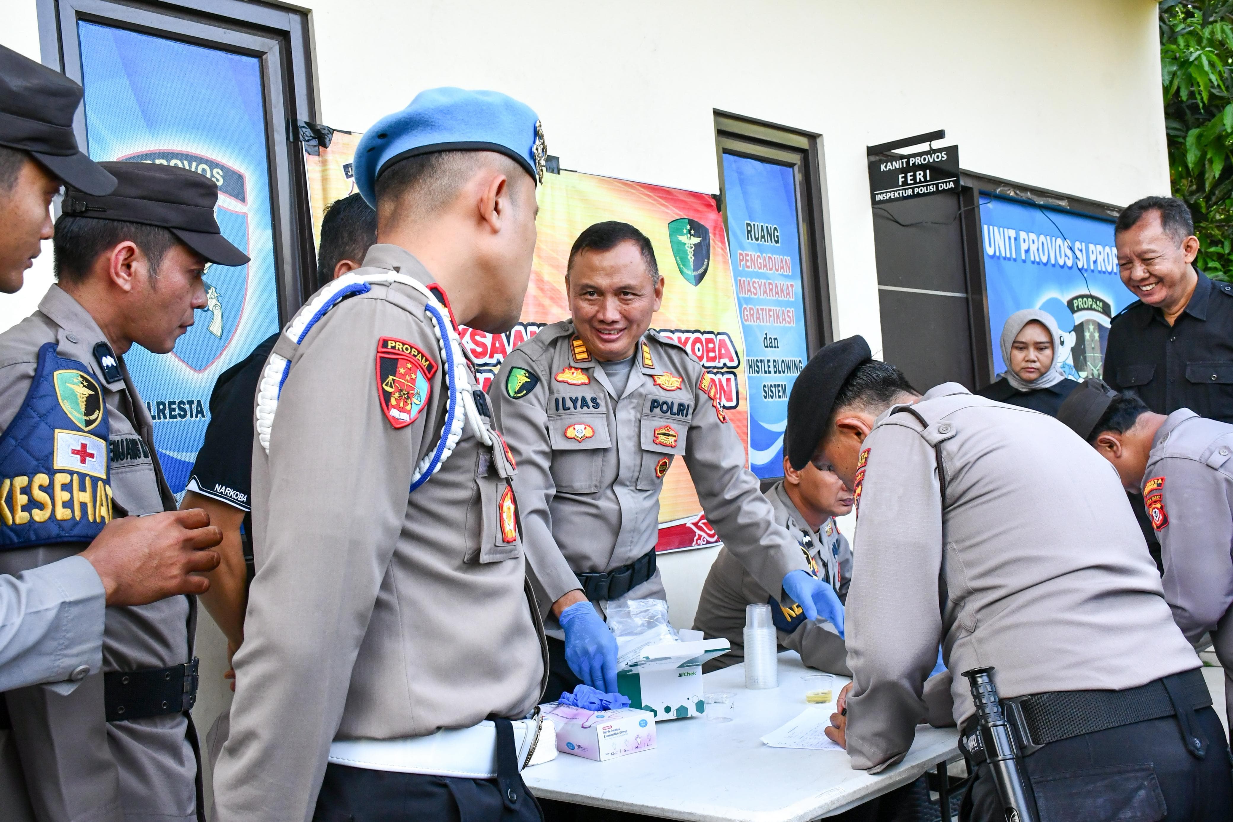 Tegakkan Disiplin, Polresta Cirebon Bersama Bidpropam Polda Jabar Gelar Gaktibplin dan Tes Urine Mendadak
