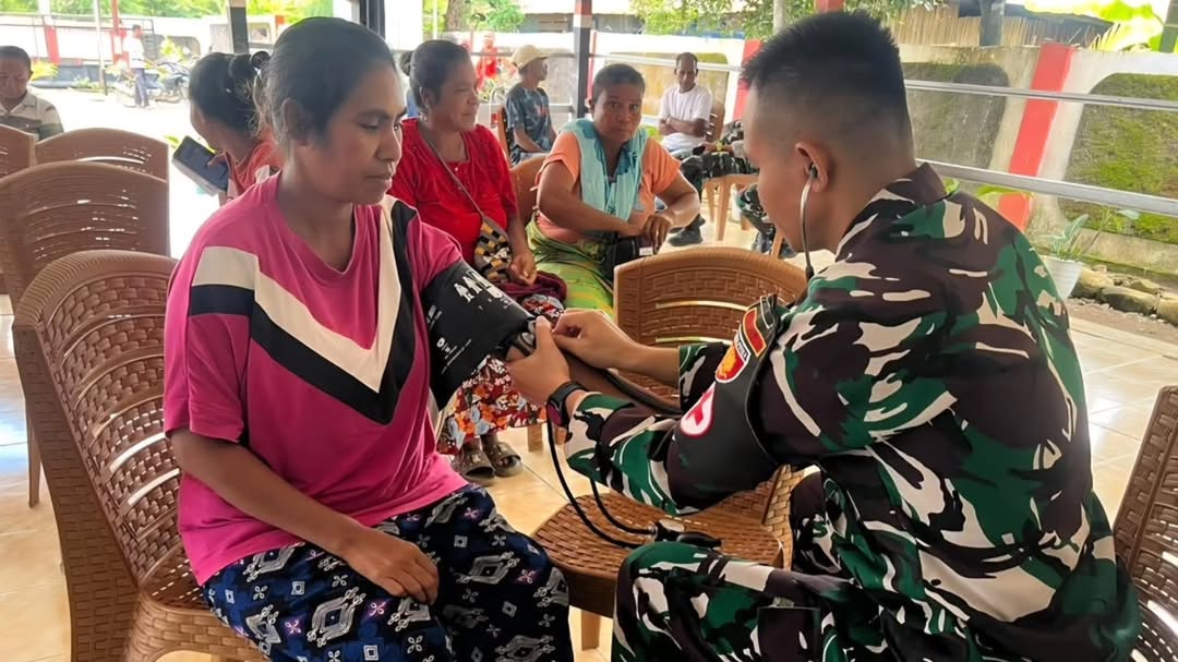 Yonarmed 12 Kostrad Layani Kesehatan Masyarakat Perbatasan