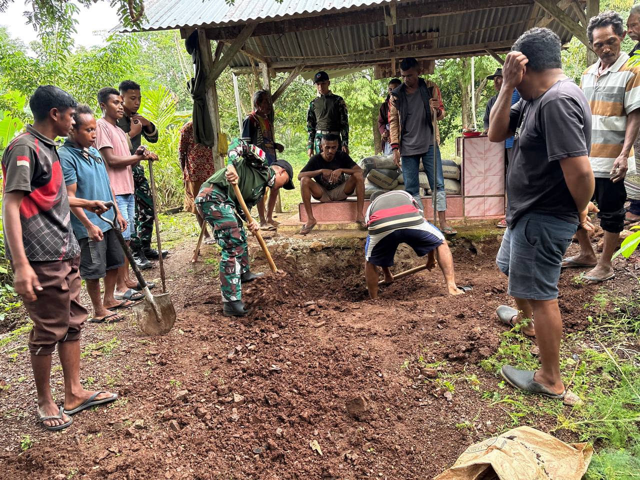 Benteng Kedaulatan, Dekapan Persaudaraan: Satgas Pamtas Yonarhanud 2 Kostrad Bantu Warga Berduka Di Desa Inbate