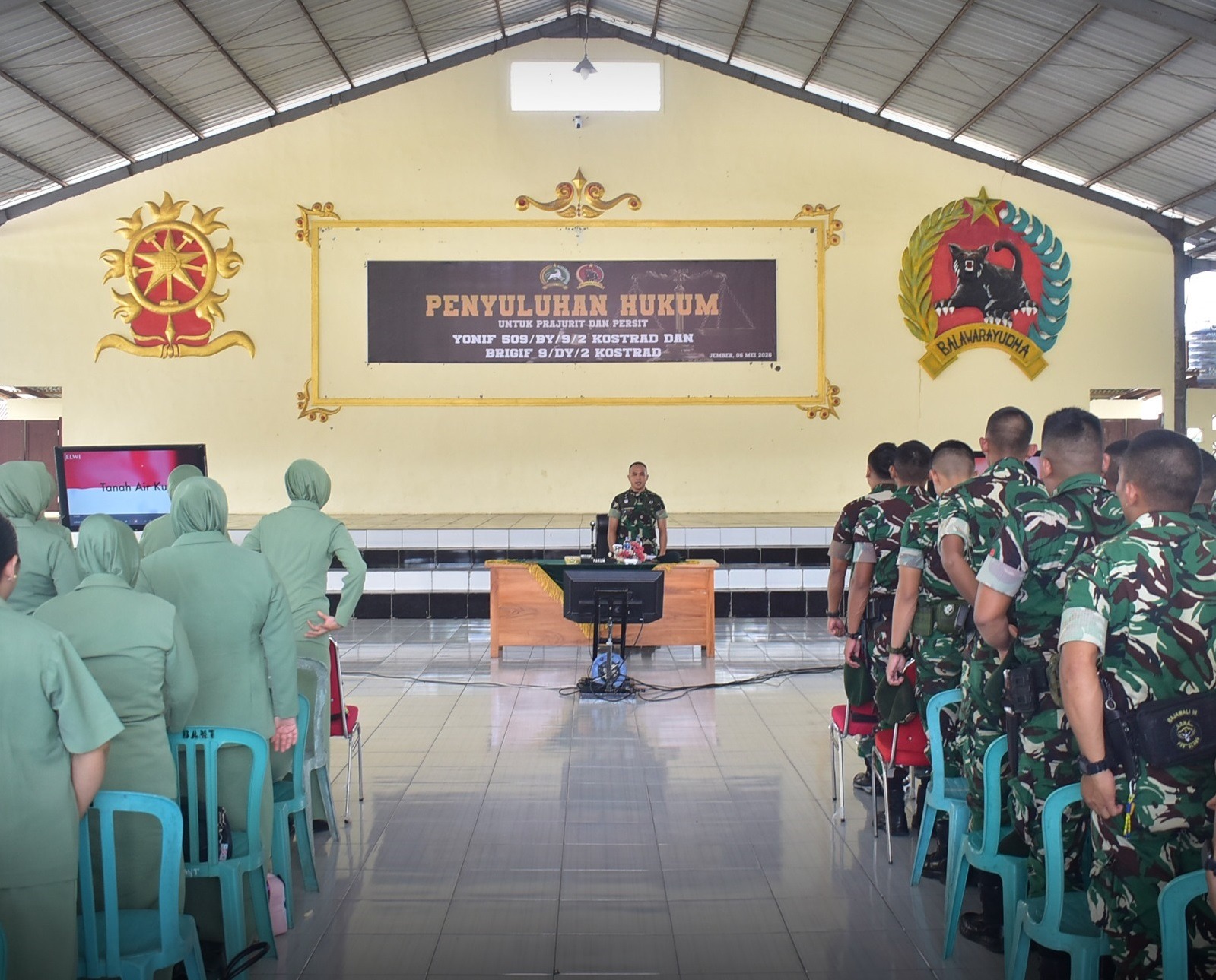 Tim Kumdiv 2 Kostrad Gelar Penyuluhan Hukum di Yonif 509 Kostrad